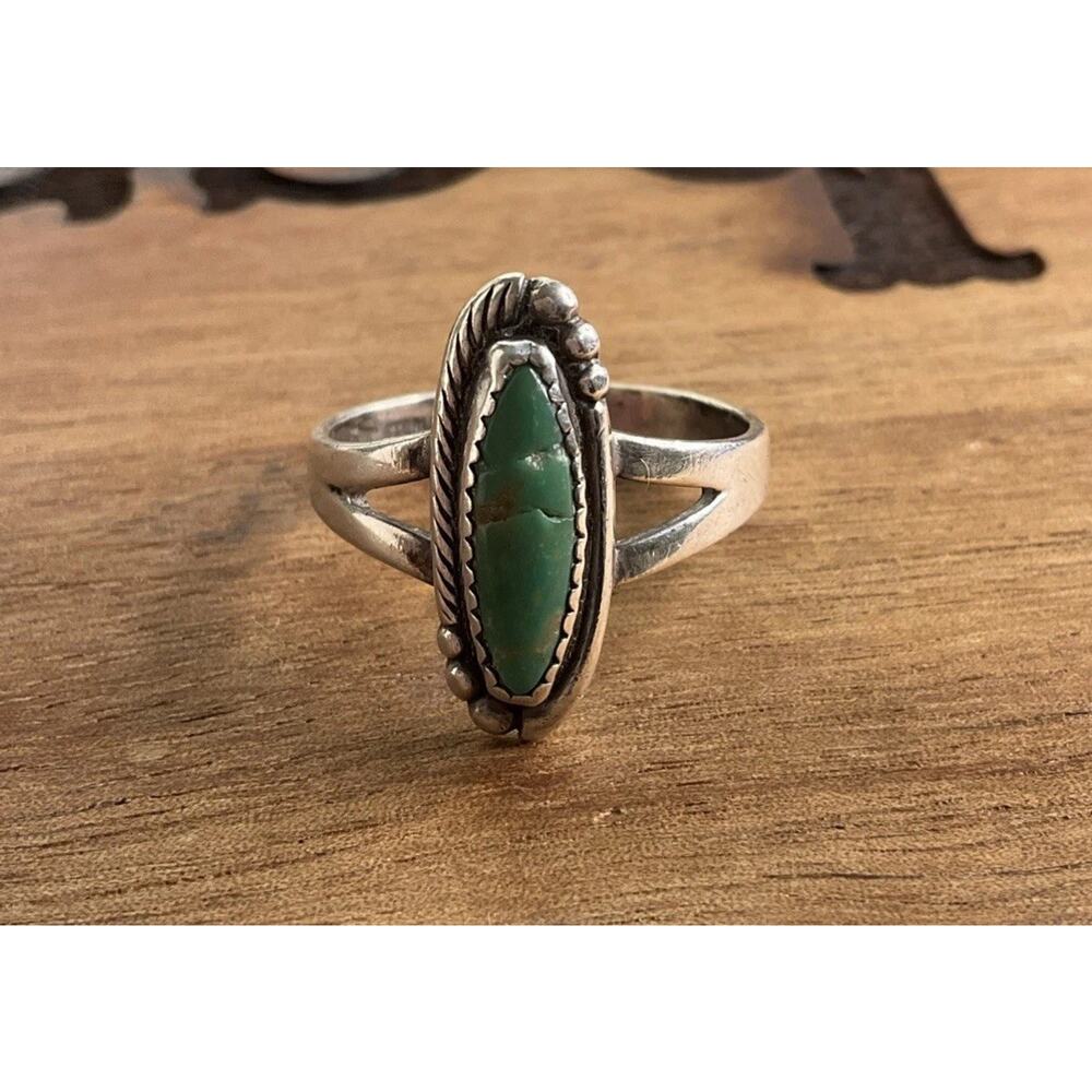 Vintage Navajo Oval Turquoise Sterling Silver Southwestern Style Ring Size 8 - Picture 7 of 9